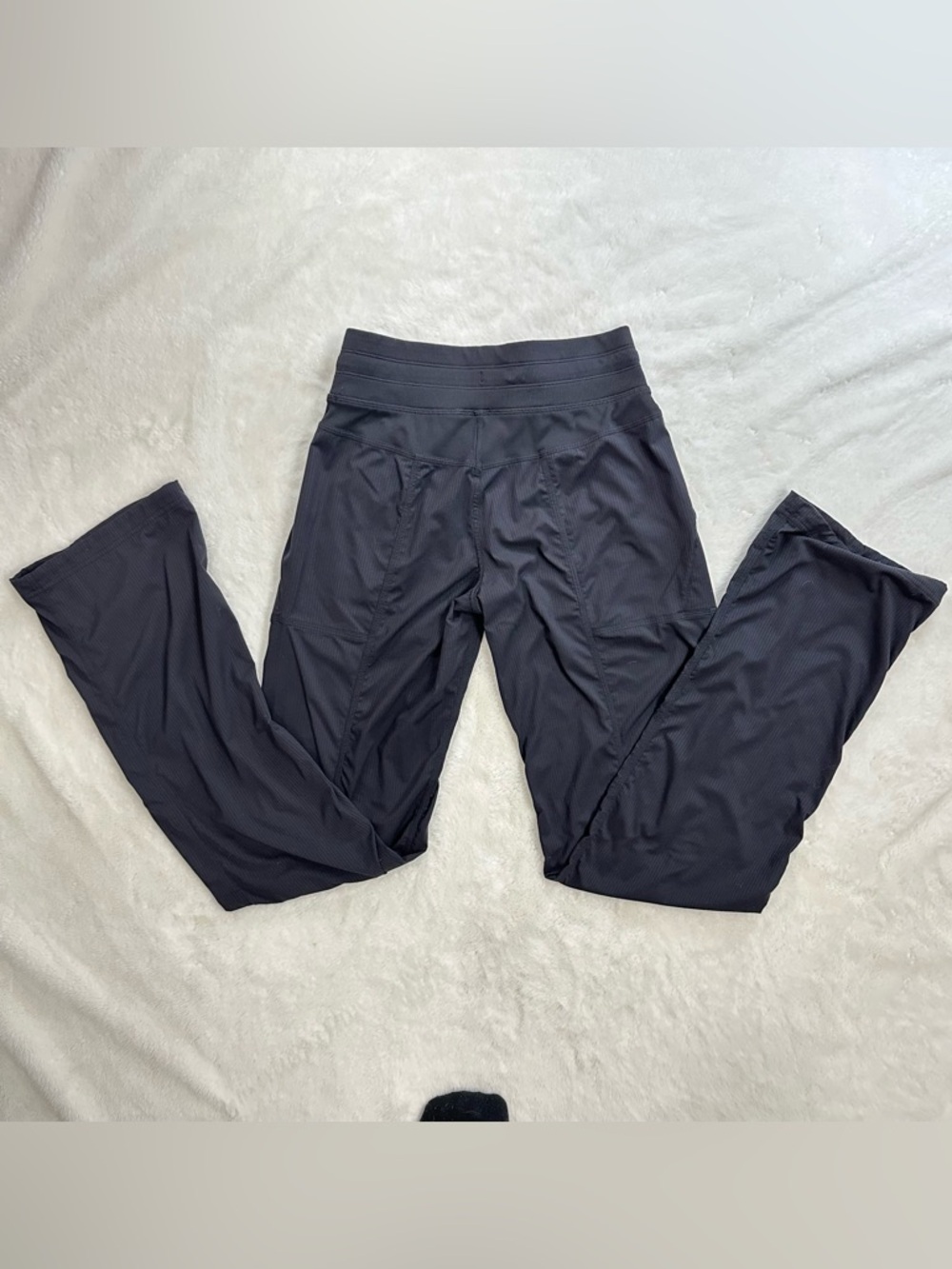 Lululemon Dance Studio Mid-Rise Pant *Tall
Size 4 Black - Picture 2 of 5
